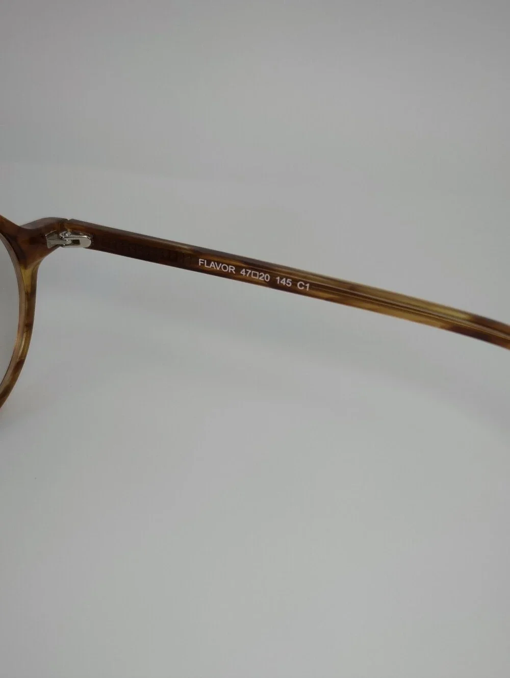 Flavor. Vintage-Style Round Tortoiseshell Round Mid Mount Temple.